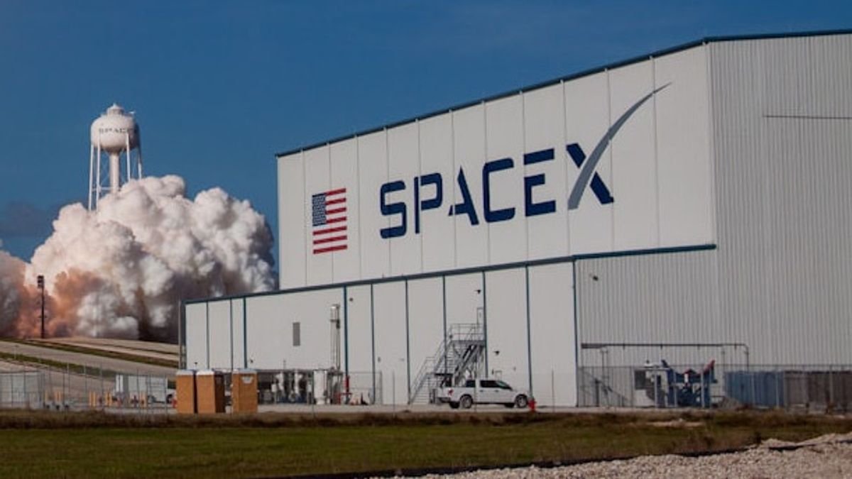 SpaceX Dikabarkan Investasi Rp 32.4 Triliun ke xAI